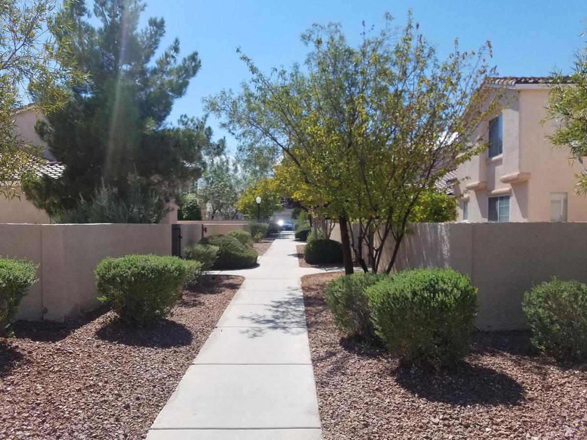 Townhome With Loft Walking Distance To The Strip Las Vegas Exterior photo
